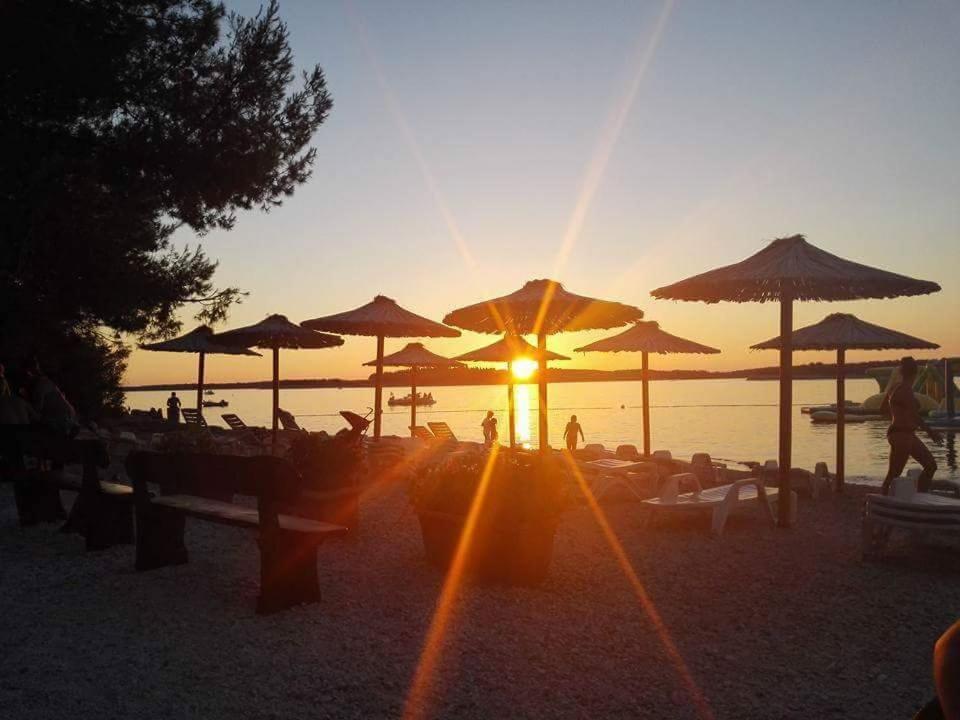Stinjan Kascuni Apartman *