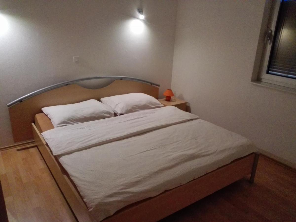 Stinjan Kascuni *